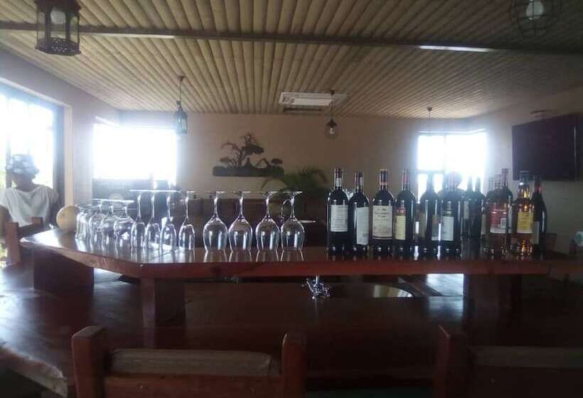 هتل Callies Game Lodge Safaris