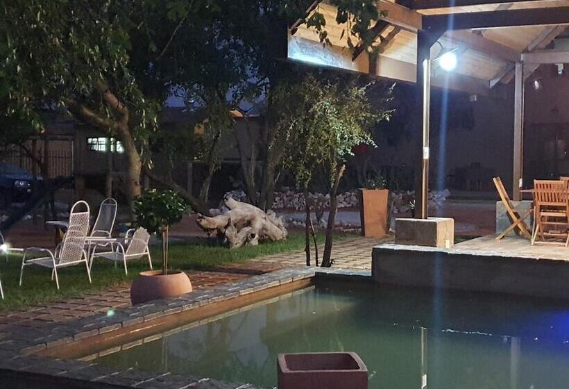 هتل Callies Game Lodge Safaris