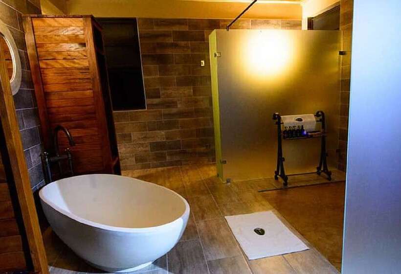 هتل Callies Game Lodge Safaris