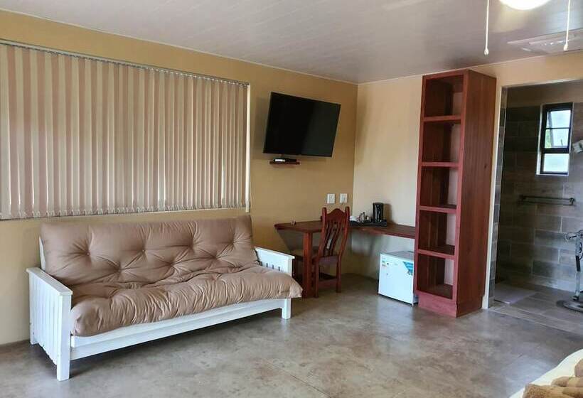 هتل Callies Game Lodge Safaris