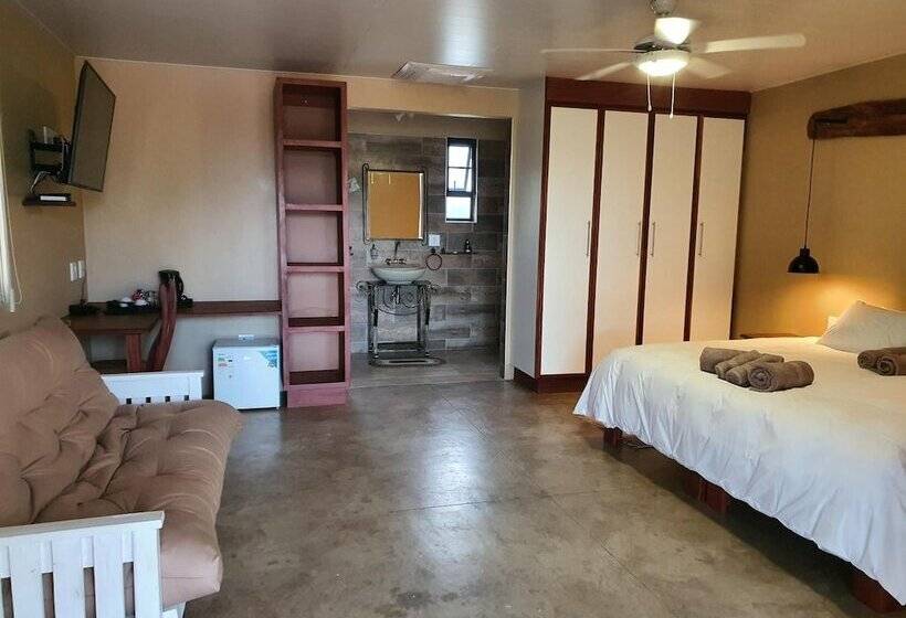 هتل Callies Game Lodge Safaris