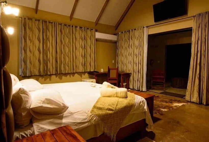 هتل Callies Game Lodge Safaris