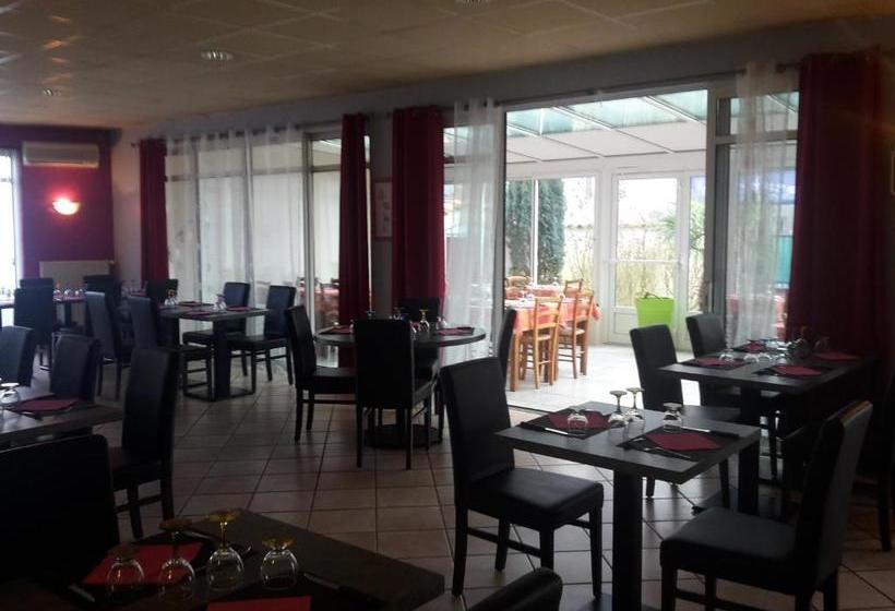 ホテル Hôtel Restaurant Le Chalet