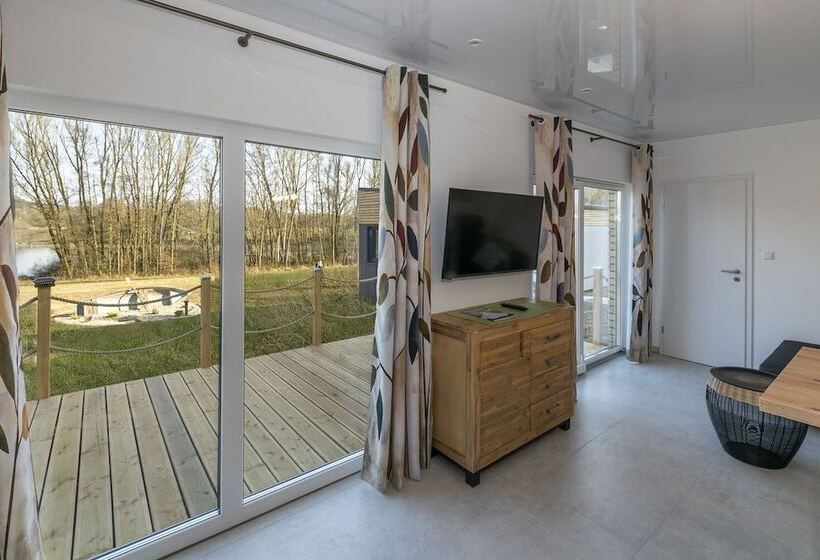 בית מלון כפרי Lakeside Resort Michaela