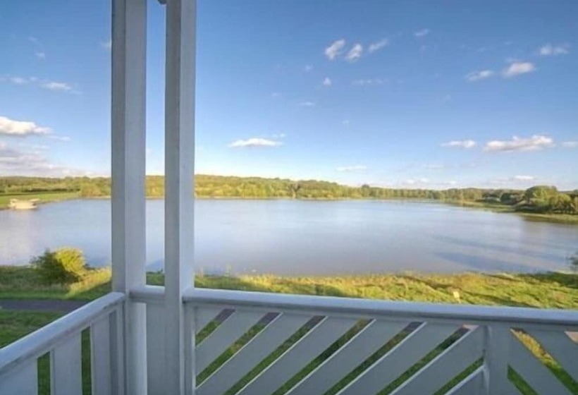 בית מלון כפרי Lakeside Resort Michaela