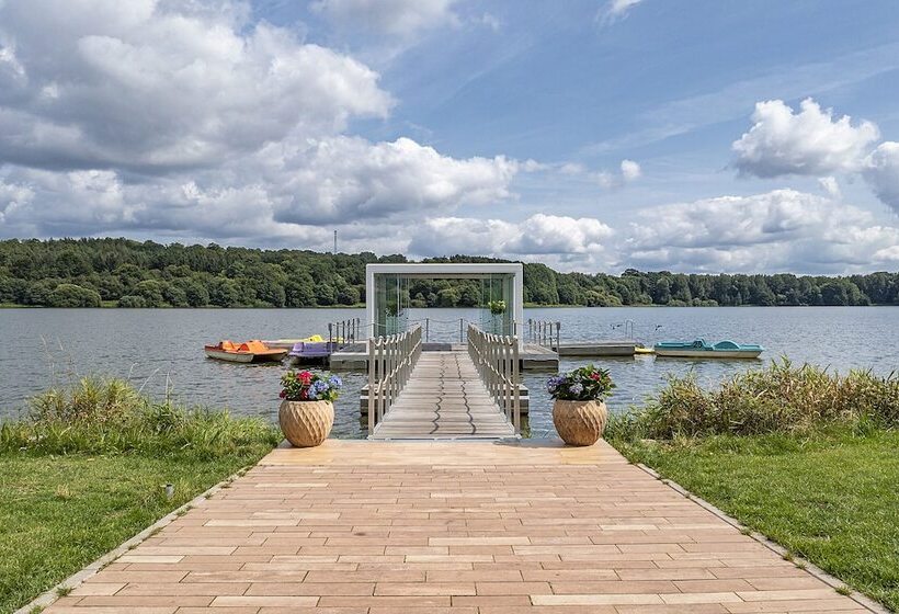 בית מלון כפרי Lakeside Resort Michaela