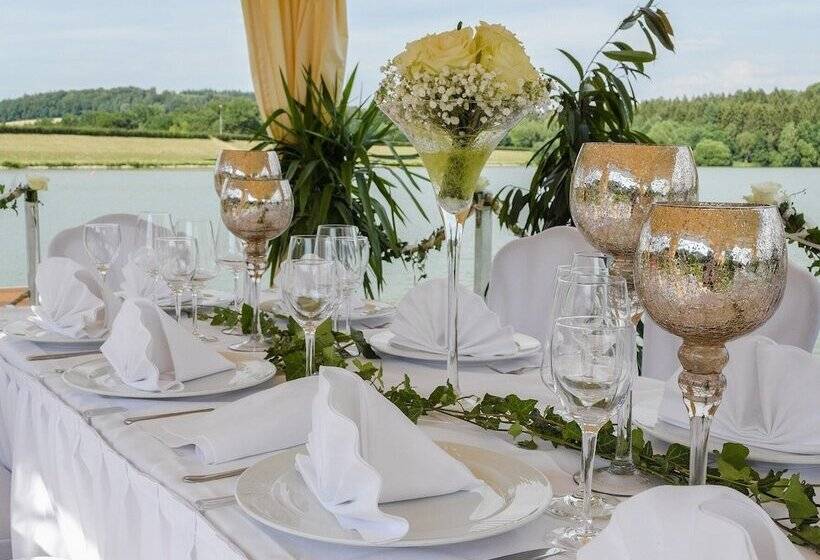 בית מלון כפרי Lakeside Resort Michaela