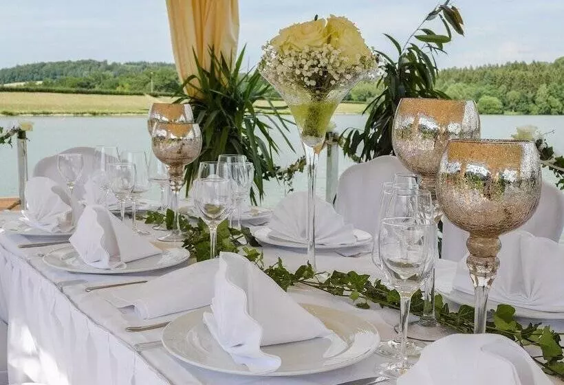 Hotelli Lakeside Resort Michaela