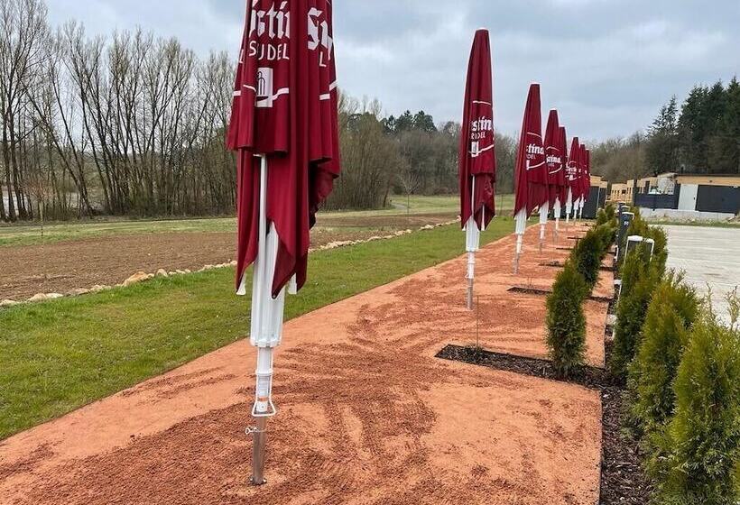 בית מלון כפרי Lakeside Resort Michaela