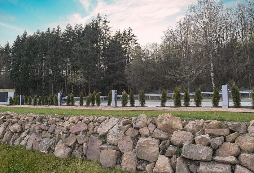 בית מלון כפרי Lakeside Resort Michaela