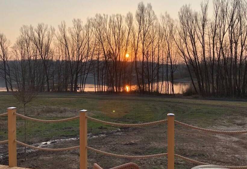 בית מלון כפרי Lakeside Resort Michaela