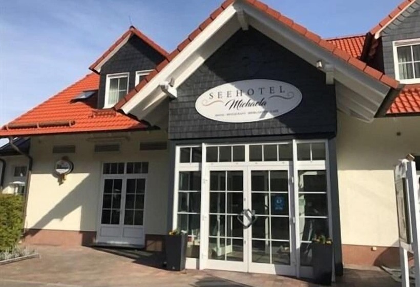 בית מלון כפרי Lakeside Resort Michaela