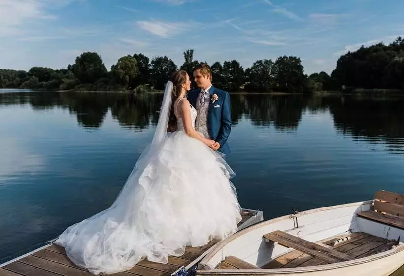 Hotelli Lakeside Resort Michaela