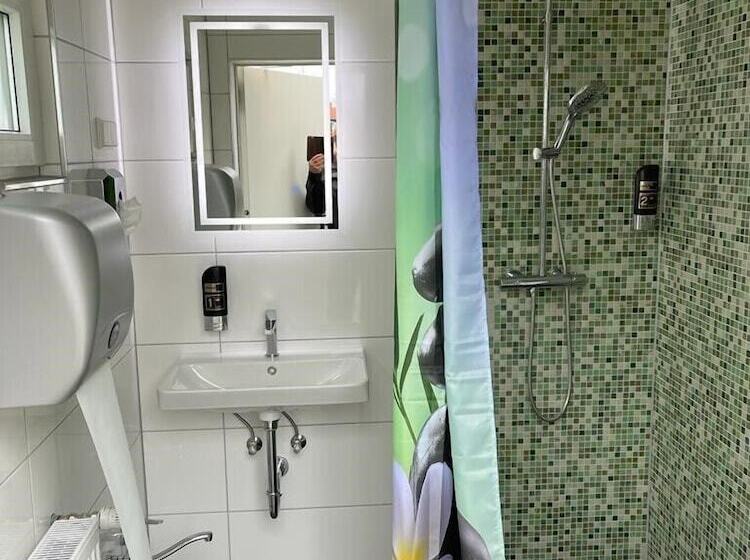 בית מלון כפרי Lakeside Resort Michaela