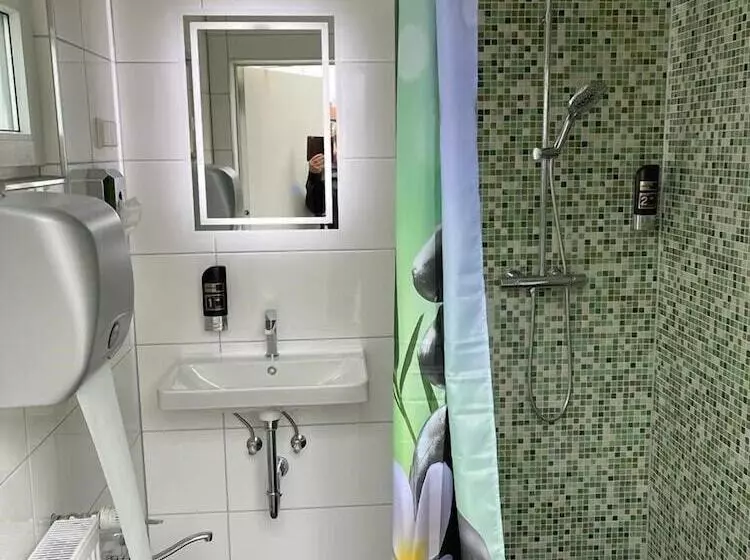 Hotelli Lakeside Resort Michaela