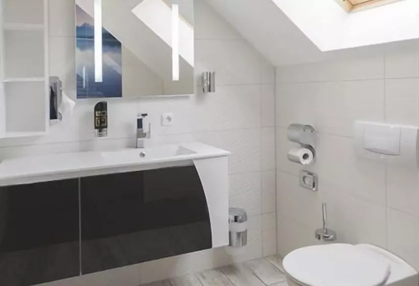 Hotelli Lakeside Resort Michaela