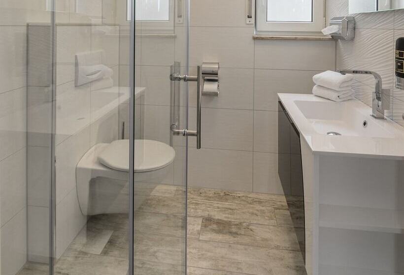 בית מלון כפרי Lakeside Resort Michaela