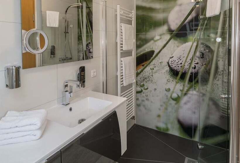 בית מלון כפרי Lakeside Resort Michaela