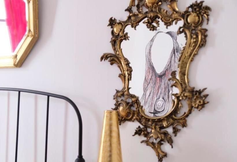 پانسیون Poets Privates