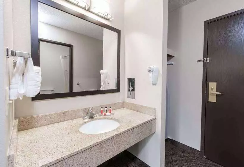 هتل Baymont By Wyndham Pierre