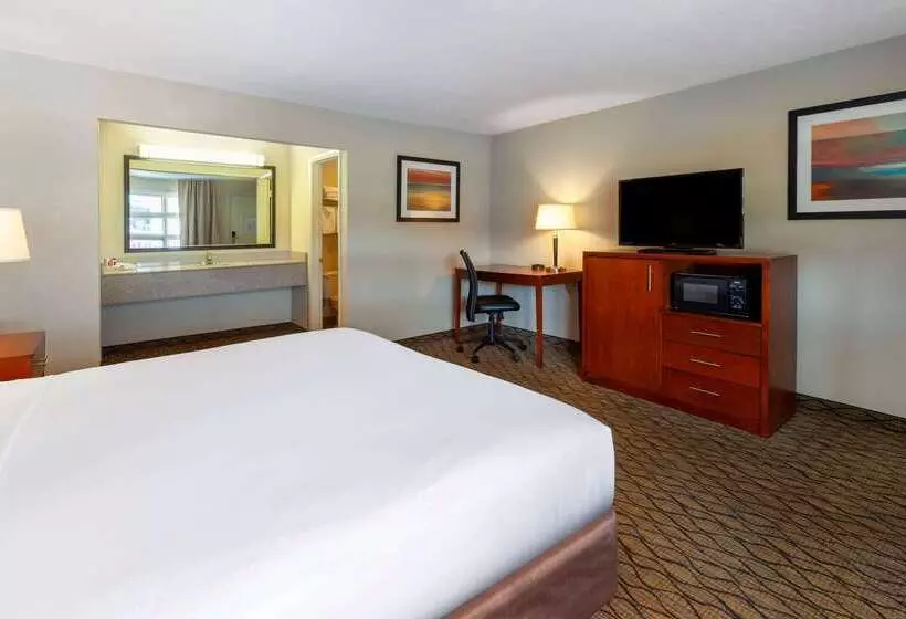 호텔 Baymont By Wyndham St. Ignace Lakefront