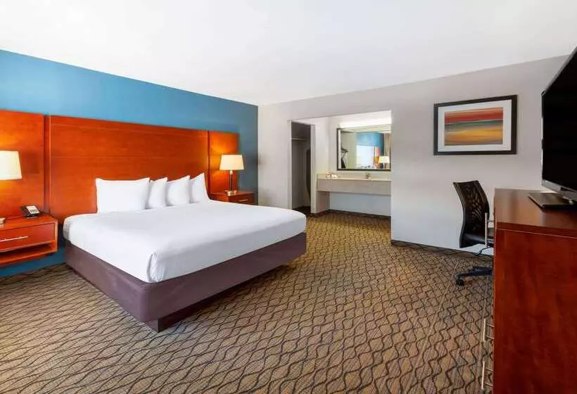 호텔 Baymont By Wyndham St. Ignace Lakefront