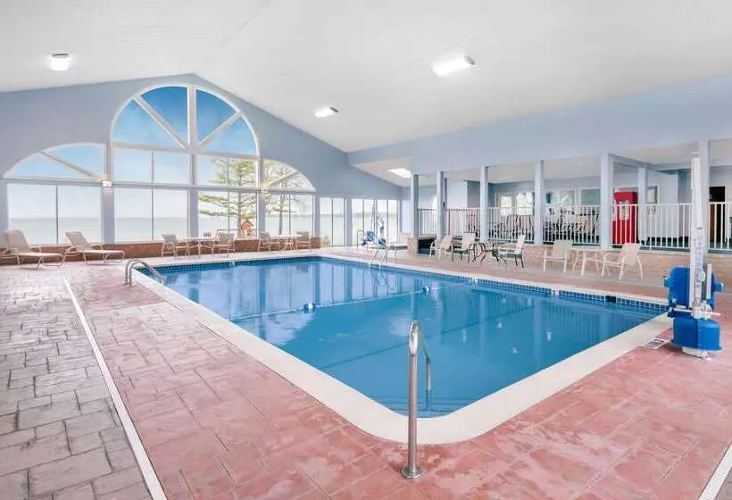 호텔 Baymont By Wyndham St. Ignace Lakefront