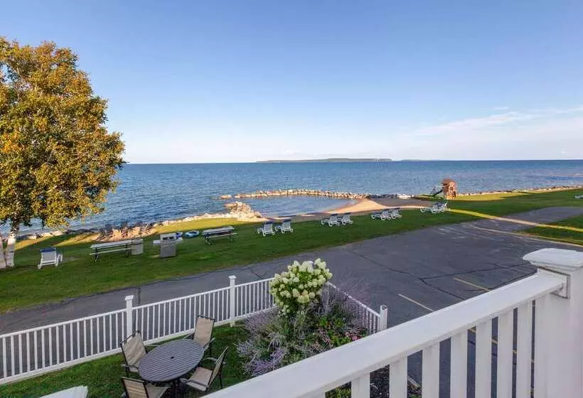 호텔 Baymont By Wyndham St. Ignace Lakefront