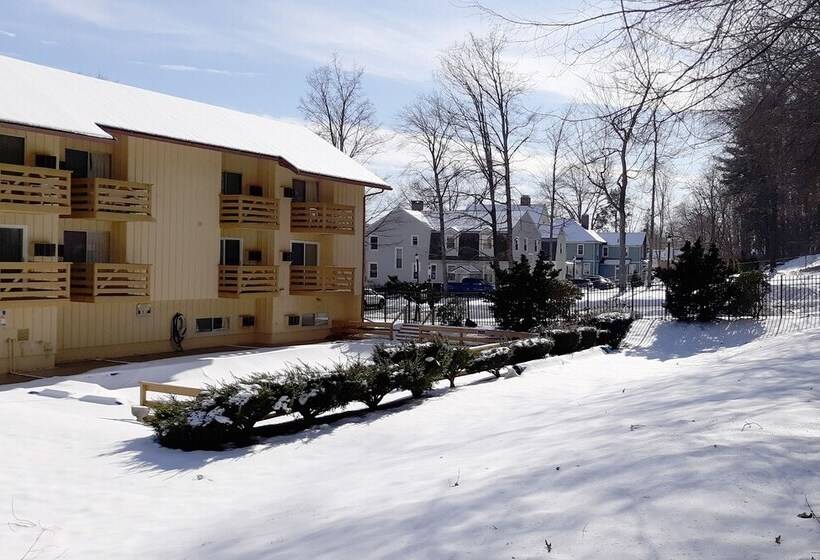 فندق Iron Horse Inn