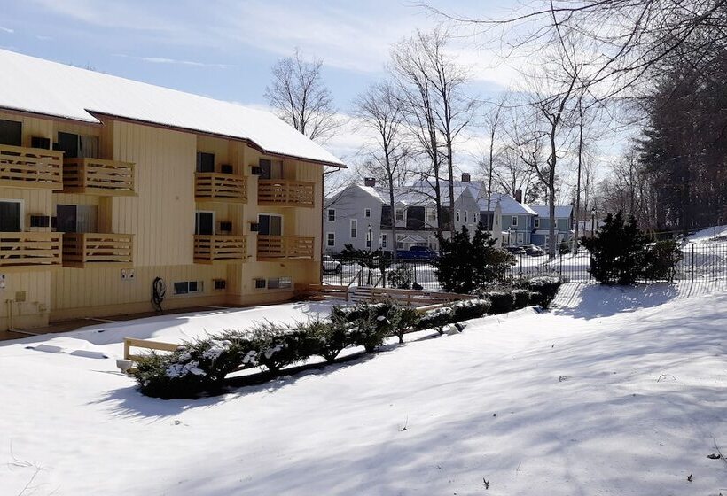 فندق Iron Horse Inn