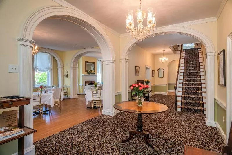 ホテル Ironclad Inn & Bourbon Room