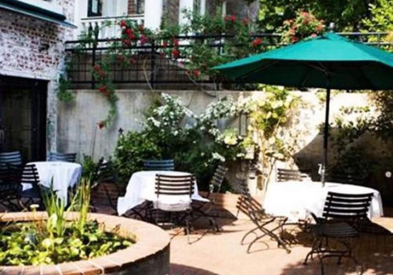 فندق Ironclad Inn & Bourbon Room