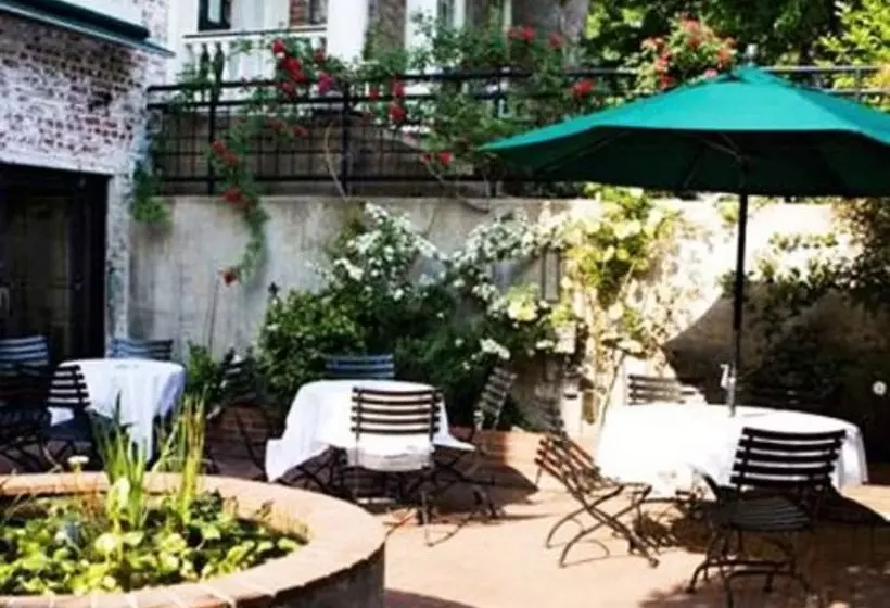 ホテル Ironclad Inn & Bourbon Room