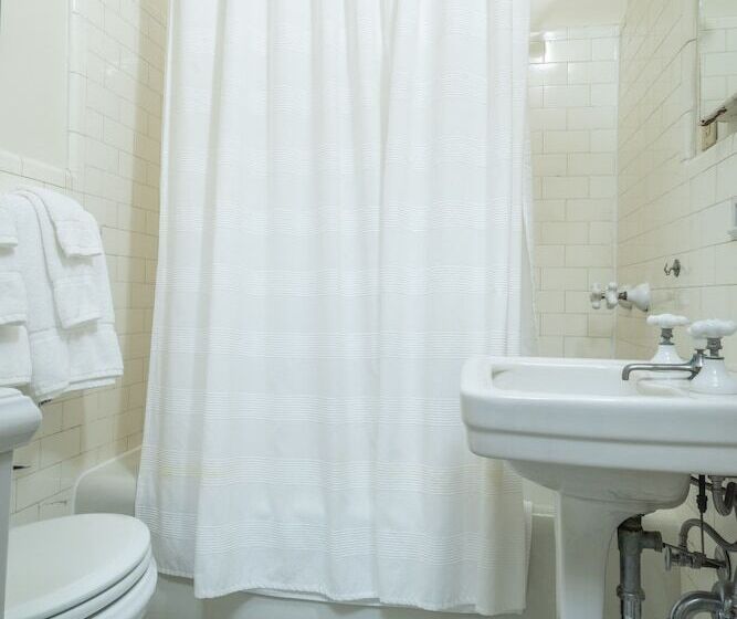 فندق Ironclad Inn & Bourbon Room