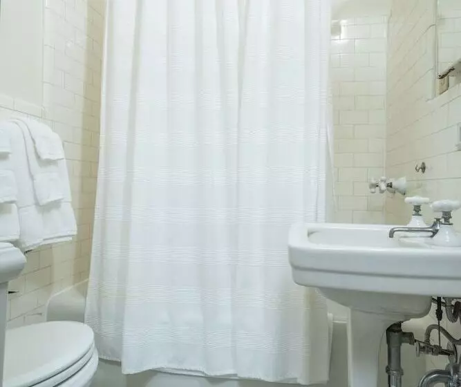 ホテル Ironclad Inn & Bourbon Room