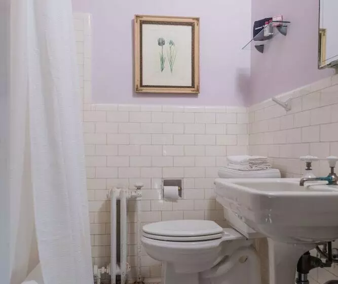 ホテル Ironclad Inn & Bourbon Room