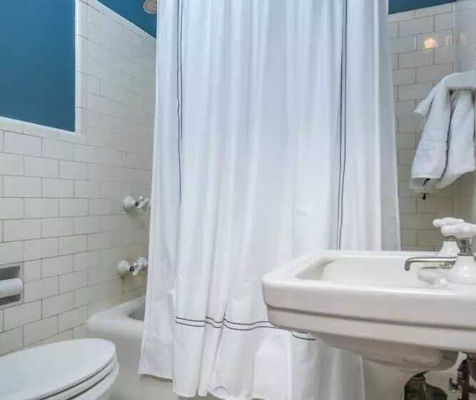 ホテル Ironclad Inn & Bourbon Room