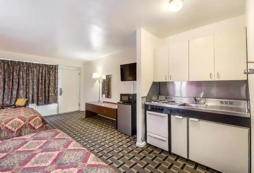 Отель Knights Inn   Cleveland