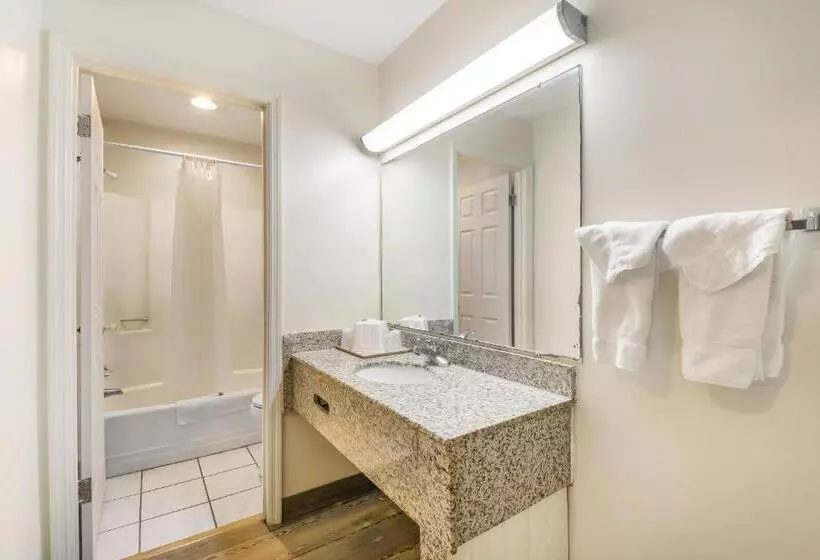 Отель Knights Inn   Cleveland