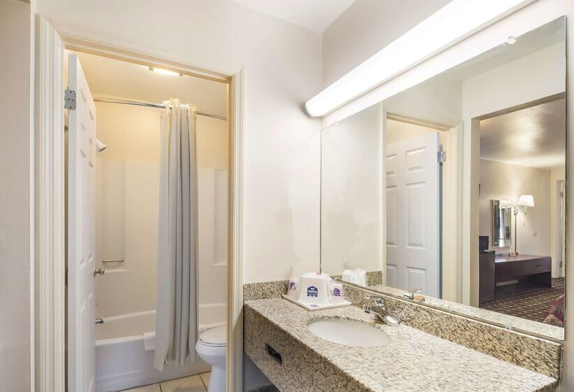 Отель Knights Inn Cleveland