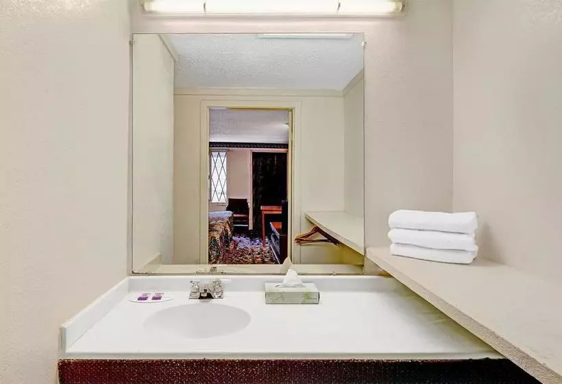 فندق Express Inn