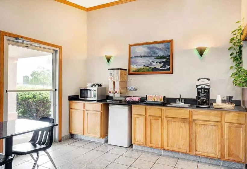 فندق Express Inn