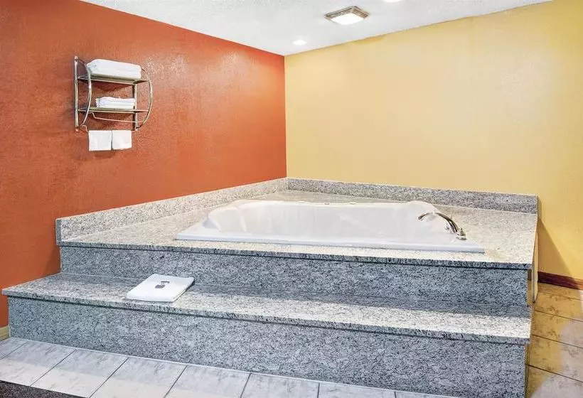 فندق Express Inn