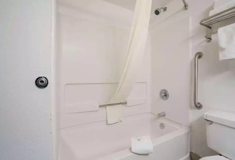 هتل Quality Inn Jacksonville Near Camp Lejeune