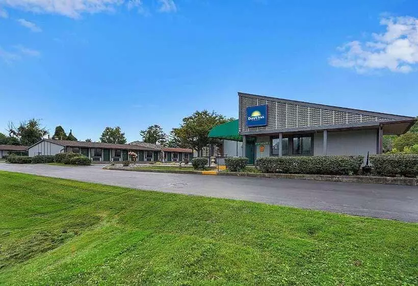 בית מלון כפרי Days Inn By Wyndham Liverpool Syracuse