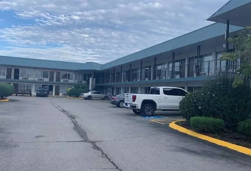 فندق Suburban Studios Cookeville