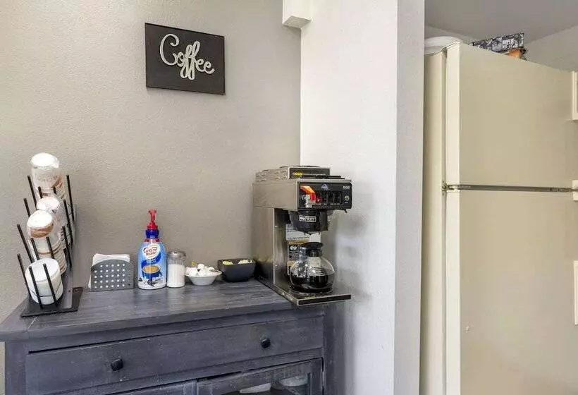 فندق Suburban Studios Cookeville