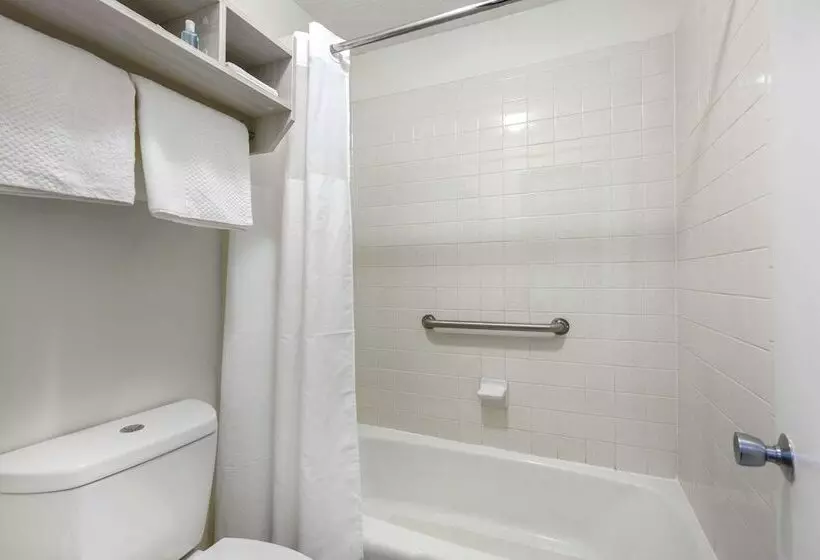 فندق Suburban Studios Cookeville