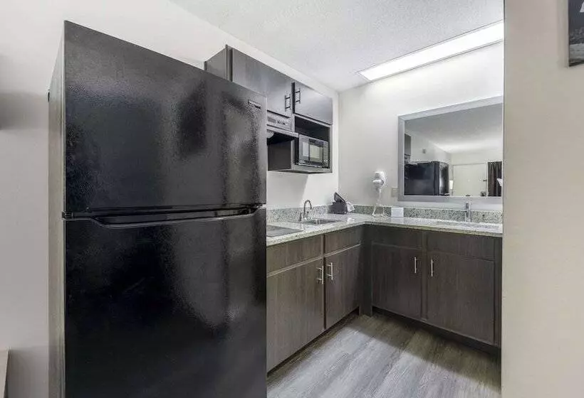 فندق Suburban Studios Cookeville