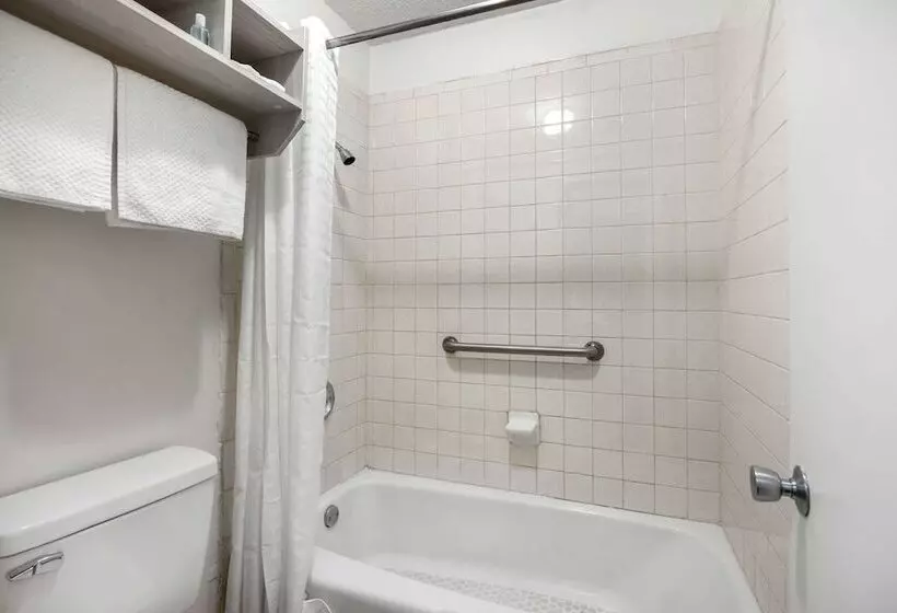 فندق Suburban Studios Cookeville